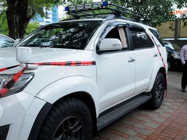 [FOTO] Halaman KPK Tak Sanggup Tampung Mobil Sitaan Milik Wawan