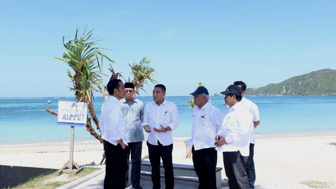 Presiden Jokowi Saat Meninjau Kawasan Ekonomi Khusus (KEK) Mandalika Lombok, Nusa Tenggara Barat (NTB) pada Jumat (17/5/2019). (Foto: Biro Pers Setpres)