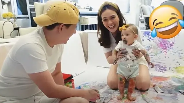 6 Momen Seru Claire Anak Shandy Aulia Main Finger Paint, Penuh Cat Bikin Gemas