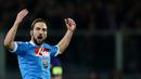 Ekspresi striker Napoli, Gonzalo Higuain, setelah mencetak gol ke gawang Fiorentina dalam laga Serie A Italia di Stadion Artemio Franchi, Firenze, Selasa (1/3/2016) dini hari WIB. (AFP/Alberto Pizzoli)