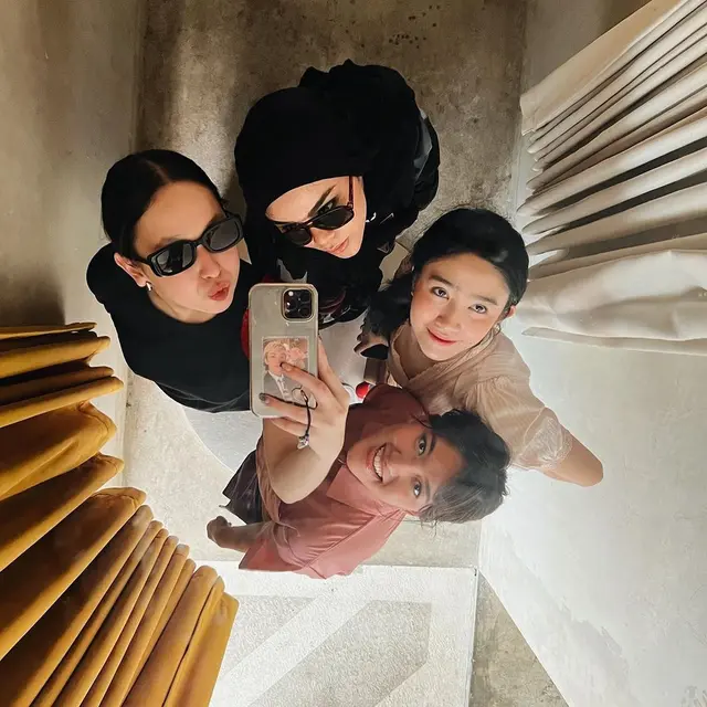 6 Potret Grup Blink Reuni di Kegiatan Preloved, Kebersamaannya Tak Pernah Berubah