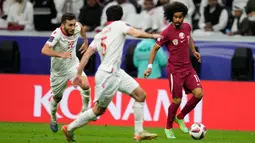 Usai mengalahkan Lebanon 3-0 pada pertandingan pembuka, Qatar menang tipis 1-0 atas Tajikistan dalam laga kedua. (AP Photo/Aijaz Rahi)
