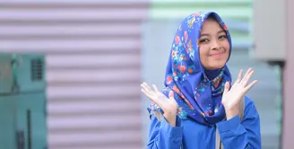 Banyak alasan para peserta mengikuti Standup Comedy Academy 3. Selain untuk membahagiakan keluarga, ada juga yang peserta yang ingin mengasah bakatnya. Salah satunya adalah Neneng asal Garut, Jawa Barat. (Adrian Putra/Bintang.com)