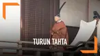 Kaisar Akihito hari ini mengajukan pengunduran dirinya kepada para dewa di dalam sebuah kuil. Akihito turun tahta setelah tiga dekade menjadi kaisar Jepang.