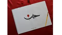Ilustrasi kaligrafi (sumber: Hurrah Suhail from Pexels)