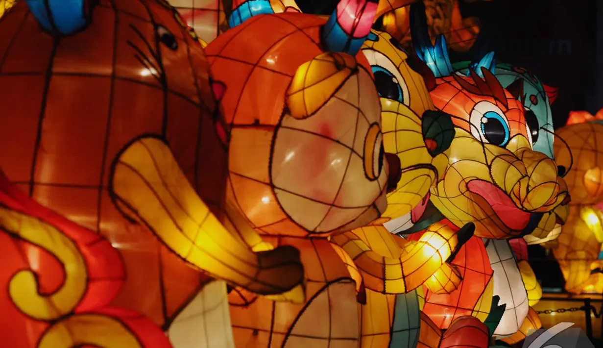 Lampion berbentuk tokoh kartun ikut meramaikan acara 'Jakarta Lantern Festival 2014' di Lapangan Banteng, Jakpus. Foto diambil pada Jumat (12/12/2014). (Liputan6.com/Andrian M Tunay) 