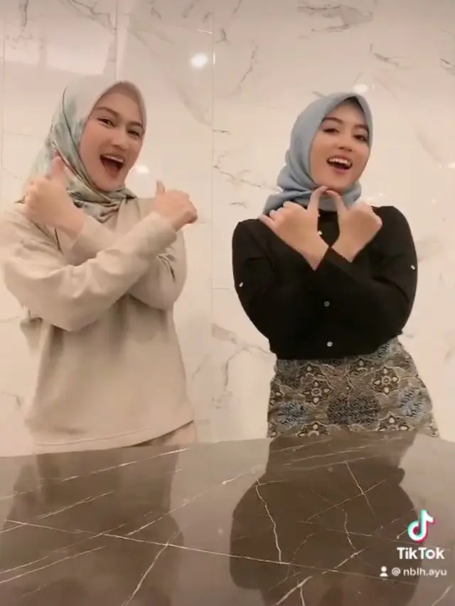 Tampil Kompak Behijab, Ini 7 Nabilah Ayu dan Melody Laksani yang Curi Perhatian