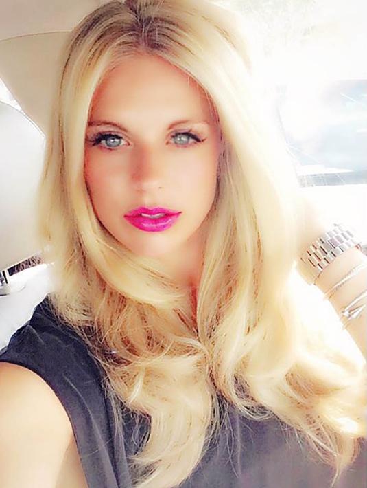 Selain piawai di lapangan hijau dirinya juga kerap menjadi model karena memiliki paras cantik dan bentuk tubuh yang proposional. (Bola.com/Instagram)