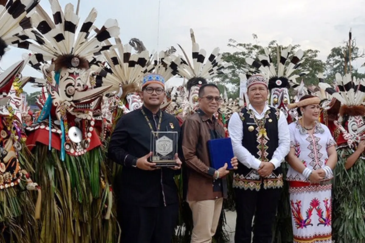Amazing! Wonderful Indonesia Ciptakan Rekor MURI di Mahakam Ulu
