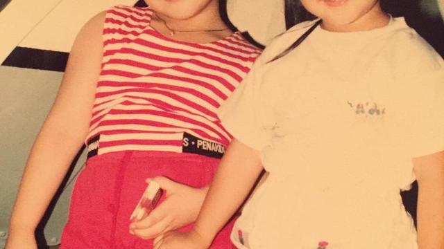 Potret Masa Kecil 6 Artis Wanita dengan Saudara Perempuannya, Menggemaskan
