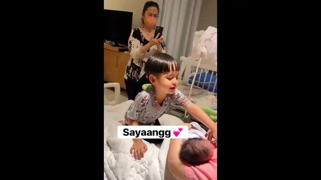 Gemas Banget, Tasya Kamila Share Momen Saat Pertama Kali Putra Sulungnya Bertemu Sang Adik. (instagram.com/tasyakamila)