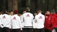 Pemain AC Milan melakukan sesi latihan terakhir sebelum berangkat ke Benevento. (twitter.com/acmilan/media)