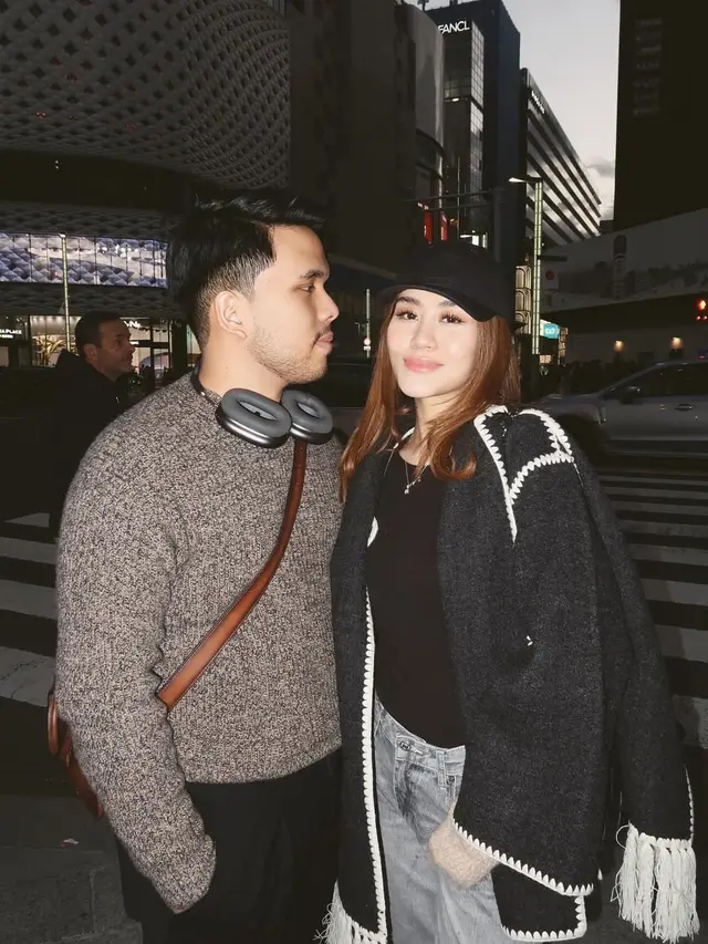 10 Gaya Kompak Pasutri Seleb Rayakan Tahun Baru, dari Raffi Ahmad-Nagita Slavina hingga Jeremy Thomas-Ina Thomas