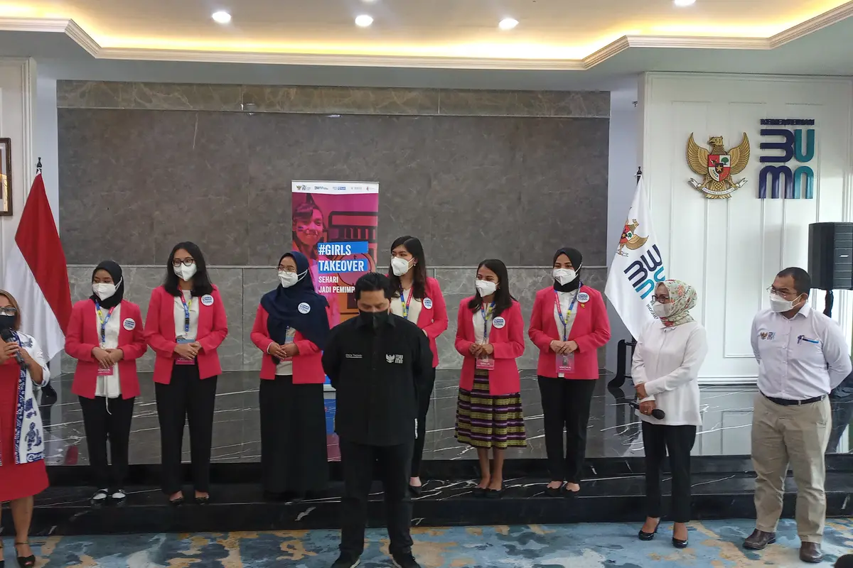 Menteri BUMN Erick Thohir dalam konferensi pers GirlsTakeOver di Kementerian BUMN.