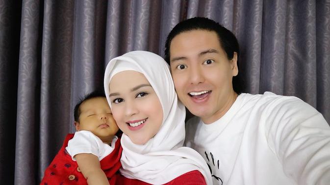 Cut Meyriska dan Roger Danuarta kini tengah menikmati peran barunya sebagai orangtua. Tentu bukan hal mudan, bagi Cut Meyriska, menjadi seorang ibu adalah pengalaman baru yang luar biasa untuknya. (Instagram/cutratumeyriska)