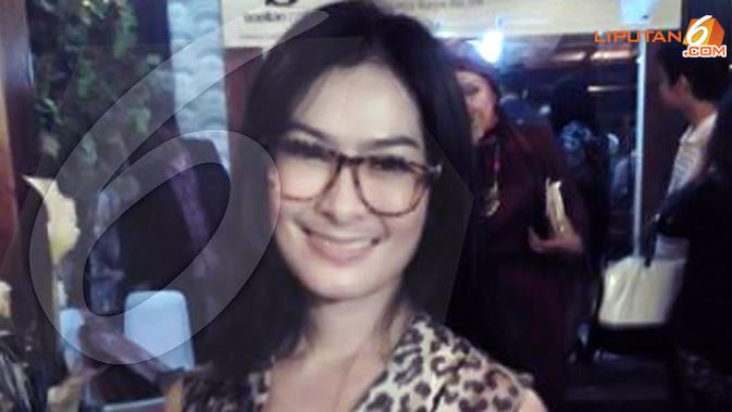 Datang Ke Ultah Anwar Fuady Iis Dahlia Serba Macan Showbiz Liputan6 Com