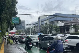 Situasi Lalu Lintas di sekitar Tugu Tani, Jakarta Pusat (Winda Nelfira/Liputan6.com)