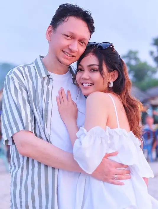 Menikah pada 22 Oktober 2019, Rina Nose memutuskan untuk tak memiliki anak. Keputusannya itu pun didukung suaminya. [Foto: Instagram/rinanose16]