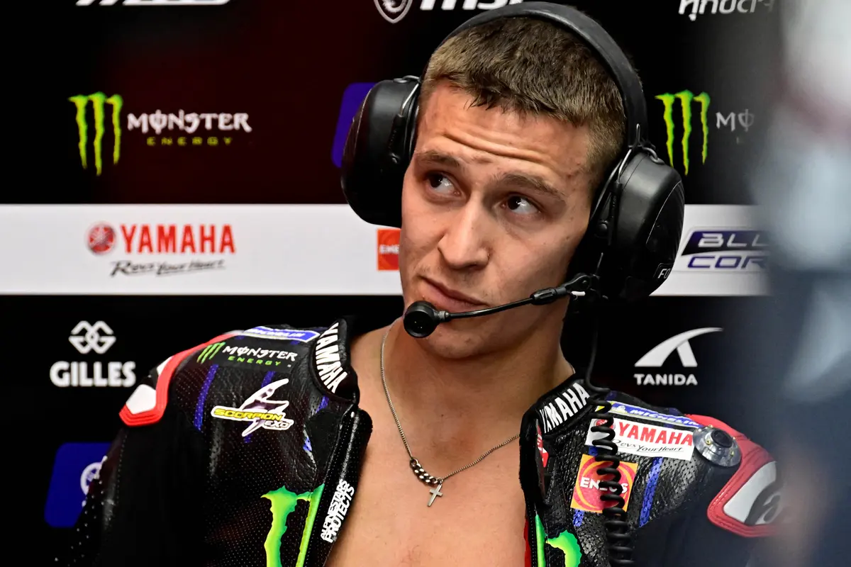 Foto: Beda Ekspresi Dua Pembalap Jelang Seri Terakhir MotoGP, Pecco Fokus Banget Quartararo Selow