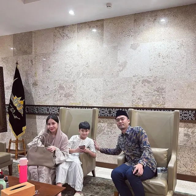 6 Potret Raffi Ahmad Itikaf di Masjid Istiqlal,