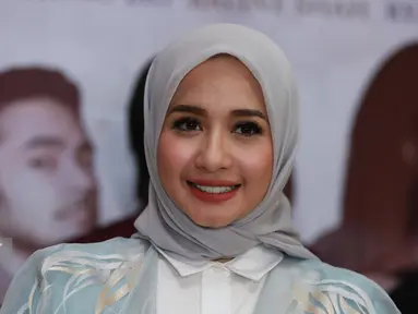 Aktris Laudya Cynthia Bella saat jumpa press original soundtrack "Surga Yang Tak Dirindukan 2" di kawasan Kemang, Jakarta, Jumat (27/1). (Liputan6.com/Herman Zakharia)