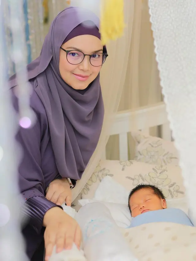 Siti Nurhaliza dan anak keduanya (https://www.instagram.com/p/COIQYrXn1Bx/)
