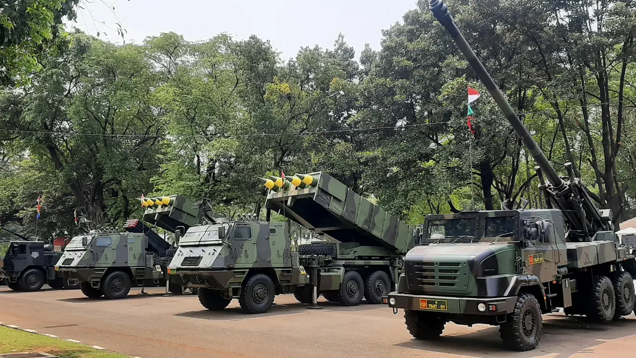 TNI menggelar pameran Alutsista di sekitaran area Monas, Jalan Medan Merdeka, Jakarta Pusat.