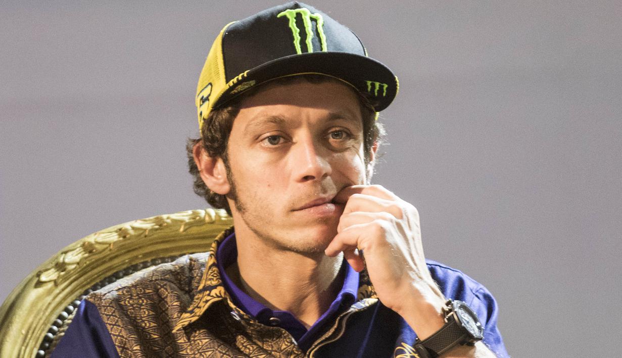Mimik muka Valentino Rossi saat konferensi pers peluncuran motor baru Yamaha, Xabre, di The Mulia Resort, Bali, Selasa (26/1/2016). (Bola.com/Vitalis Yogi Trisna)