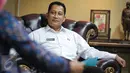 Kepala BNN Komjen Budi Waseso saat menemui Mensos Khofifah Indar Parawansa di Gedung Kemensos, Jakarta, Senin (19/10). Keduanya membahas rencana lapas narkoba di Gunung Sindur, Bogor yang akan dintegrasikan. (Liputan6.com/Faizal Fanani)