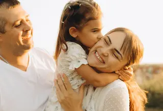 ilustrasi anak dengan orangtua  (doc.pexels/ Dmitry Rodionov)