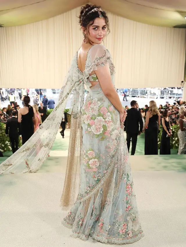 Pesona Selebriti Asia di Met Gala 2024