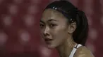 Pelari Indonesia, Ulfa Silviana, usai tampil pada Invitation Tournament Asian Games 2018 cabang atletik nomor 200 m di SUGBK, Jakarta, Selasa (13/2/2018). Meski kalah dirinya memecahkan rekor pribadi dengan 24,86 detik. (Bola.com/Vitalis Yogi Trisna)