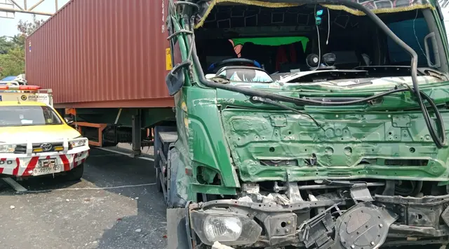 Detik-detik Tabrakan Beruntun Enam Kendaraan di Tol JORR