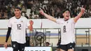 Jasen Natanael dan Rivan Nurmulki melakukan selebrasi saat Timnas Voli Putra Indonesia melawan Vietnam di laga lanjutan leg 2 SEA V League 2025 di Jakarta International Velodrome, Jakarta, Indonesia, Kamis (17/07/2025) malam WIB.