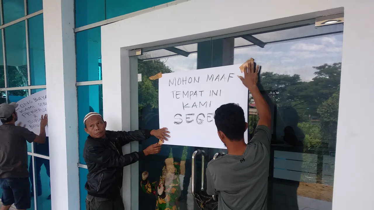 Buruh Bangunan Segel Puskesmas