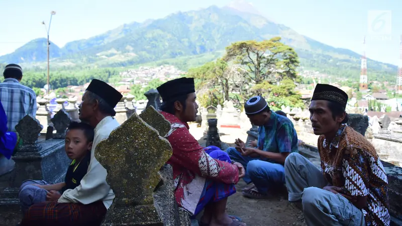 Sambut Ramadan, Warga Boyolali Gelar Sadranan Selo Merapi