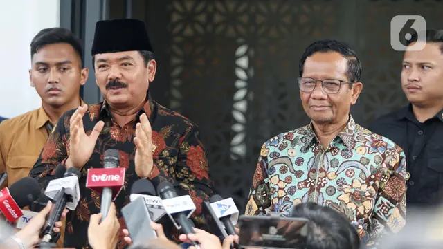 Menko Polhukam Hadi Tjahjanto Sambangi Kediaman Mahfud Md