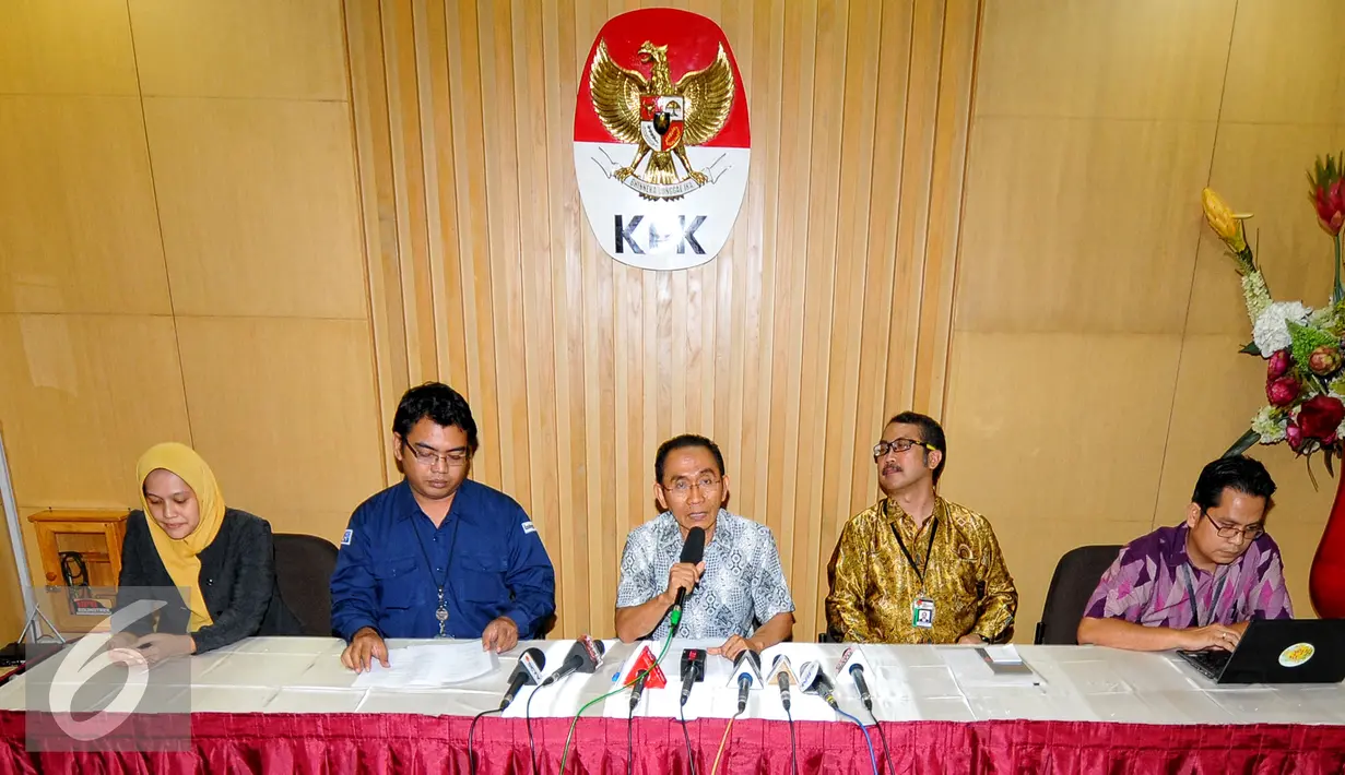 KPK menggelar konferensi pers terkait laporan kekayaan dari Bakal Calon Kepala Daerah, Jakarta, Kamis (23/7/2015). Pimpinan KPK, Adnan Pandu Praja menuturkan sudah 602 bakal calon kepala daerah yang melaporkan kekayaannya. (Liputan6.com/Yoppy Renato)