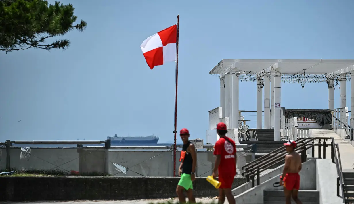 Sebelumnya, gempa berkekuatan magnitudo 8,7 di lepas pantai timur jauh Rusia telah memicu peringatan tsunami di beberapa bagian Pasifik termasuk Jepang, Hawaii, Rusia, dan Ekuador, serta peringatan di sepanjang pantai California, demikian ungkap pihak berwenang Amerika Serikat. (Philip FONG/AFP)