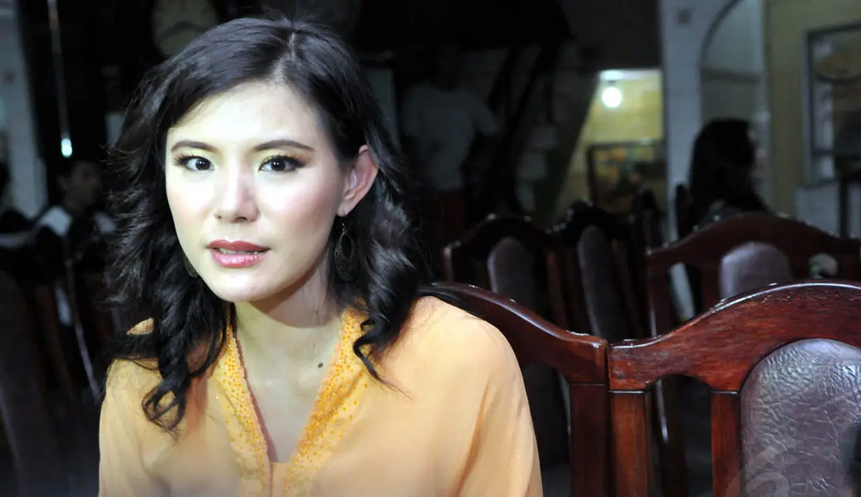 Presenter dan Aktris Olga Lydia saat ditemui di Menteng, Jakarta, Jumat (30/5/2014)  (Liputan6.com/Panji Diksana)