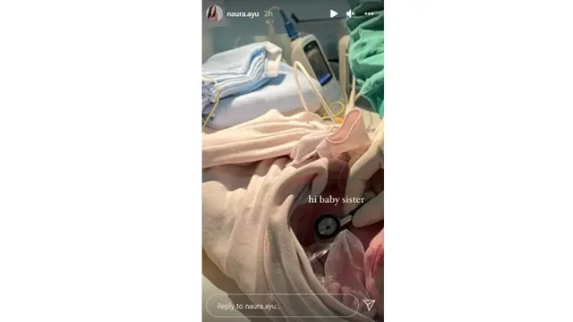 Lahirkan Anak Keempat di Usia 43 Tahun, Ini 6 Potret Haru Persalinan Nola B3