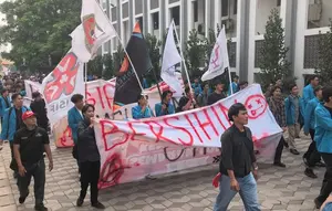 Duduk Perkara Ratusan Mahasiswa UIN Jakarta Geruduk Rektorat
