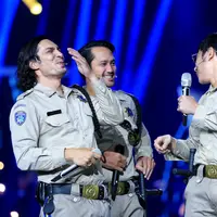 Pemain Warkop DKI Reborn memeriahkan malam puncak HUT SCTV ke-26. (Adrian Putra/Bintang.com)