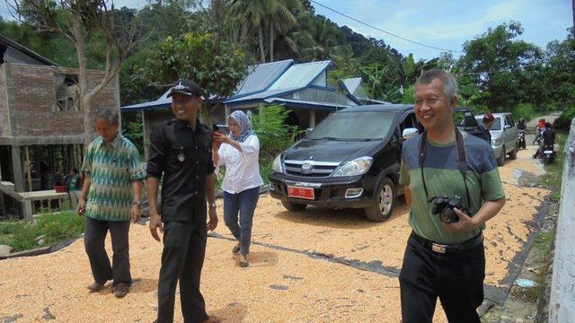 Jalan dijadikan tempat jemuran (Ist)