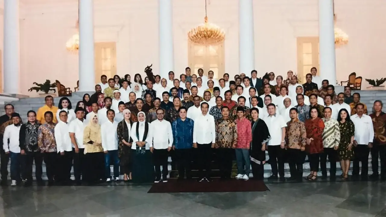 Jokowi saat bertemu jajaran TKN dan TKD Jokowi-Ma'ruf di Istana Kepresidenan Bogor, Jawa Barat. (Istimewa)