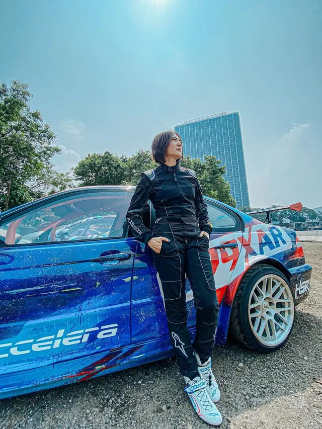 6 Potret Seleb Wanita yang Punya Hobi Ngedrift, Ada yang Jadi Juara