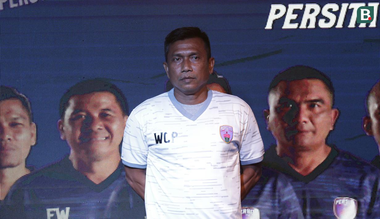 Pelatih Persita Tangerang, Widodo C Putro, saat launching di Gading Serpong, Tangerang, Rabu, (26/2/2020). Jelang bergulirnya Shopee Liga 1 2020 Tim berjuluk Pendekar Cisadane ini memperkenalkan tim, jersey hingga logo baru. (Bola.com/M Iqbal Ichsan)