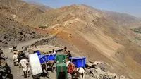 Rombongan pengangkut logistik pemilu di Lembah Panjshir, Afghanistan. Rakyat Afghanistan akan memilih presiden untuk kedua kalinya pascainvasi Amerika Serikat 2001.(AFP)