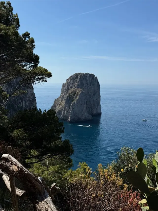 Pulau Capri, Destinasi Romantis Tempat Maarten Paes Melamar Luna Bijl