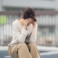 Ilustrasi tertekan di tempat kerja./Copyright shutterstock.com/g/chombosan